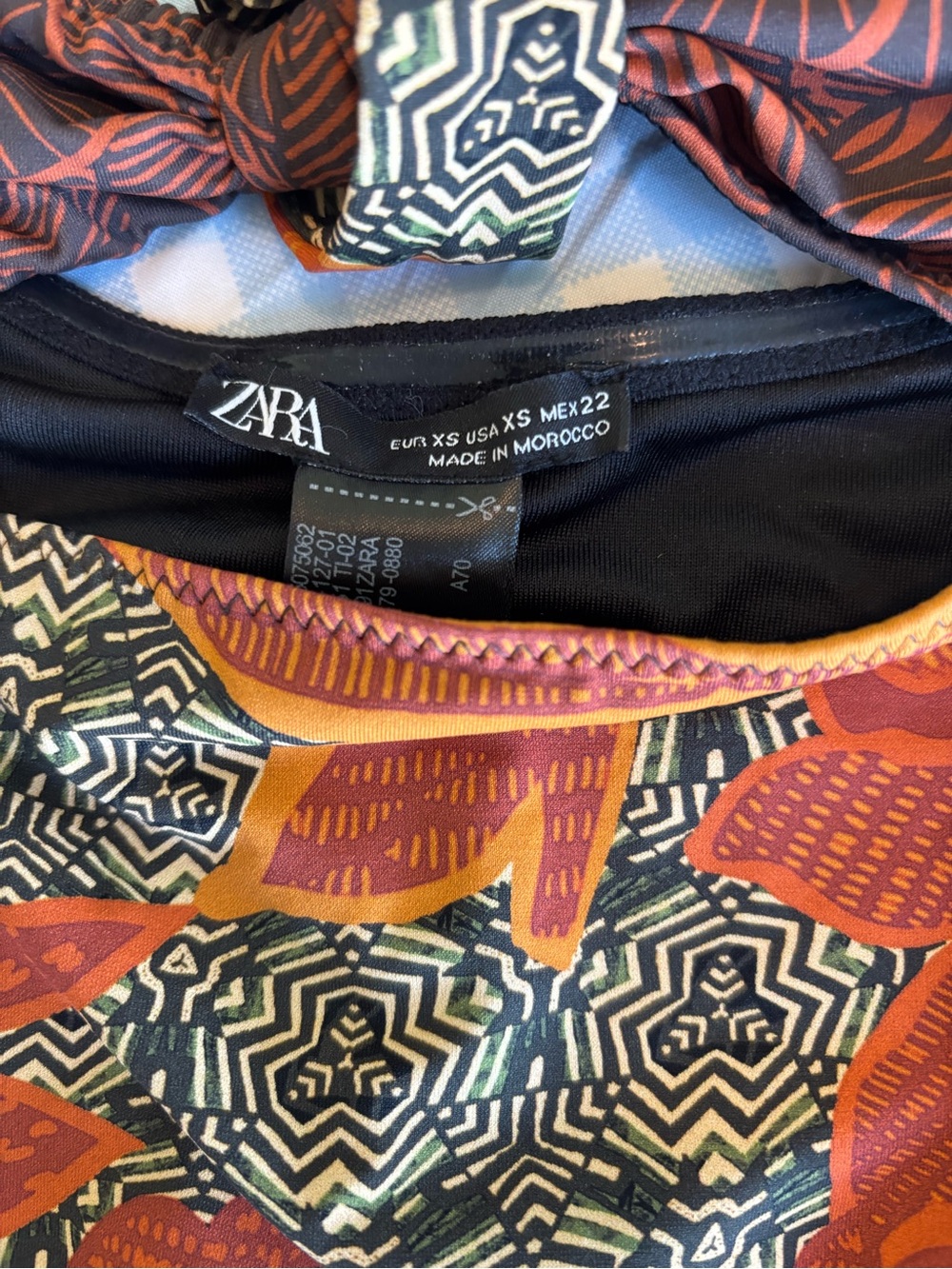 Zara Cut out one piece swimsuit - Picture 3 of 3